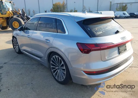 2019 Audi E-Tron Premium Plus из США, поврежденный, VIN WA1VAAGEXKB020994